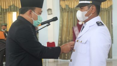 Photo of Hampir 2 Tahun Berjuang, Karena Kemenangannya Dianulir, Akhirnya Sadam Dilantik Sebagai Penghulu Kampung Benteng Hulu