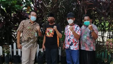Photo of Ketua B2P3 Riau, Oyong Tanjung menyampaikan ucapan terima kasih kepada management Rumah Sakit Prima Pekanbaru