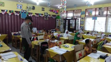 Photo of Sekolah Mulai Belajar Tatap Muka, Polsek Bukit Raya Lakukan Operasi Yustisi Pemburu Teking Covid-19