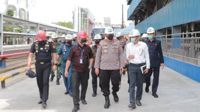 Photo of Pastikan Proses Produksi Berjalan Baik Hulu Hingga Hilir, Kapolda Riau Tinjau Kilang PT. Wilmar Group Kawasan Industri Dumai